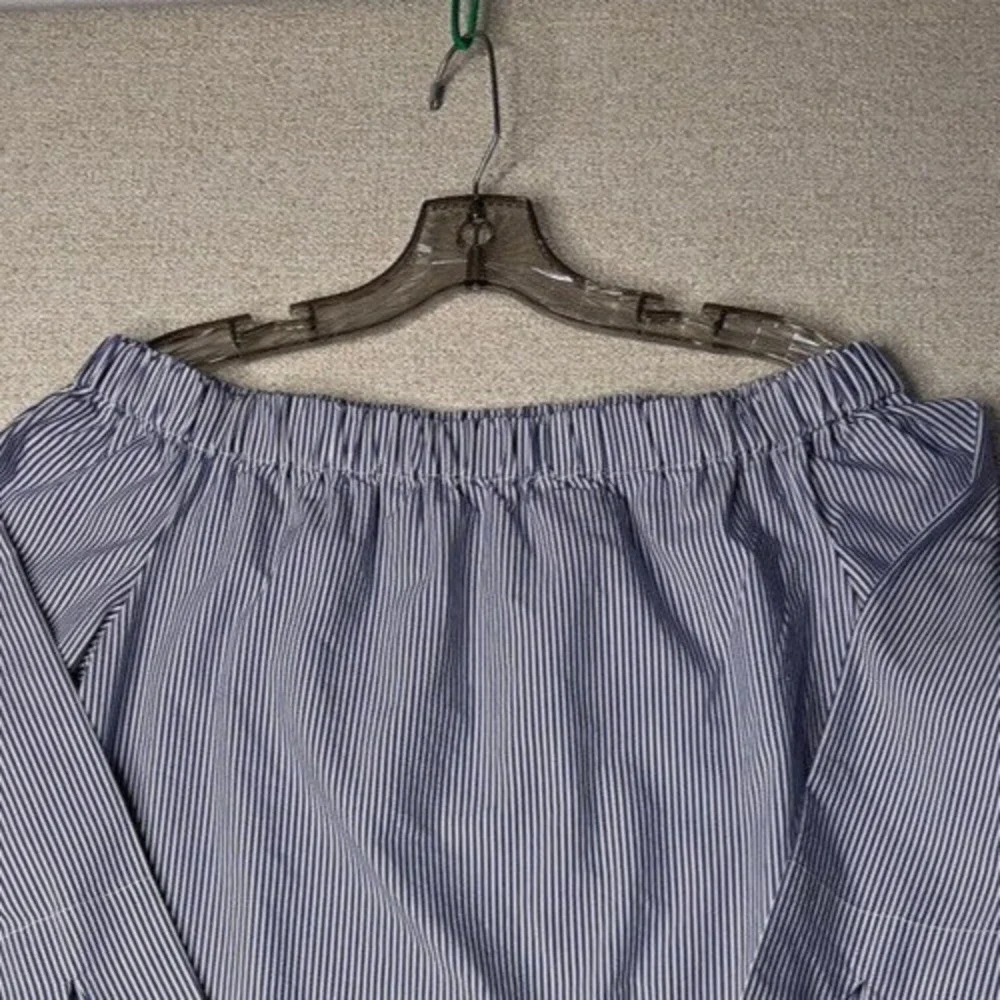 Zac & Rachel Blouse Women Small Off Shoulder White Navy seersucker 3/4 Sleeve